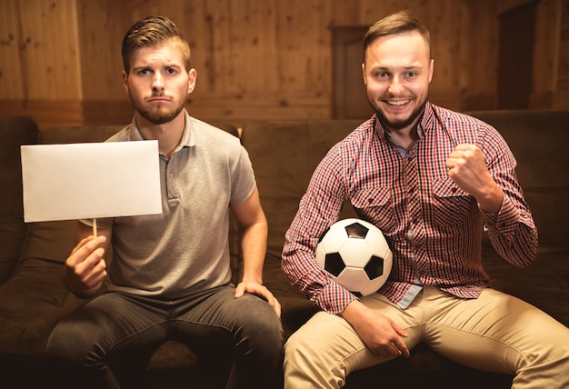 Kto gra w piłkę nożną dzisiaj i które mecze warto śledzić?